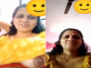 Desi Aunty Shows Boobs and Pussy