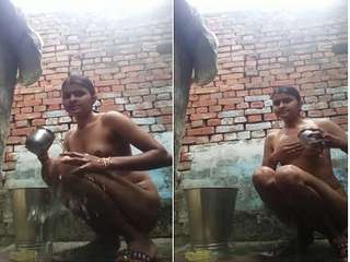 Desi Village Girl Record OutDoor Bathing Selfie For Lover