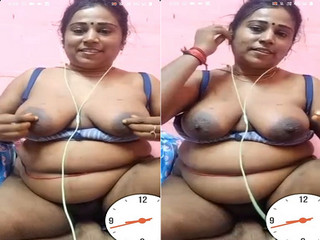Desi Bhabhi Play With Her Boobs