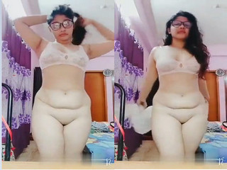 Sexy Indian Girl Showing Her Big ass and Pussy