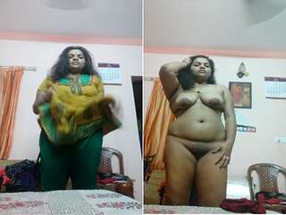 Today Exclusive- Sexy look Desi Girl Strip Her Cloths and Showing Her Boobs and Pussy