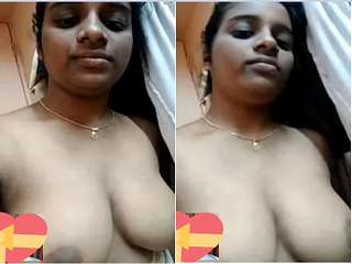 Today Exclusive- Super Hot look Telugu Girl Showing Her Boobs On Video Call