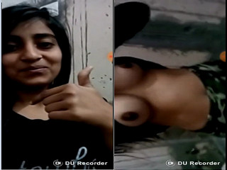 Exclusive- Cute Indian Girl Showing Her Boobs
