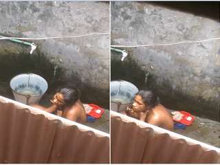 Today Exclusive- Desi Village Girl Outdoor Bathing
