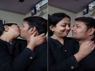 Today Exclusive- Hot Look Desi Couple Kissing