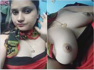 Today Exclusive- Super Cute Look Desi Bangla Girl Showing Her Boobs