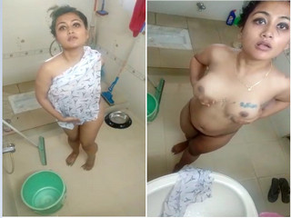 Exclusive- Horny NRI Girl Shower Clips Record For Lover