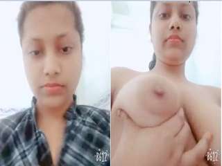 Today Exclusive- Cute look Desi Girl Showing Her Big Boobs