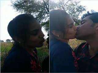 Today Exclusive- Hot look Desi Love Record Kissing Selfie