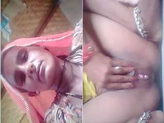 Today Exclusive-Desi Village Bhabhi Showing Her Pussy