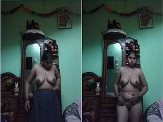 Today Exclusive- Desi Bhabhi Strip Her Cloths and Record Nude Selfie For Hubby