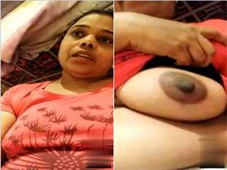 Today Exclusive- Desi Bhabhi Show boob On Video Call