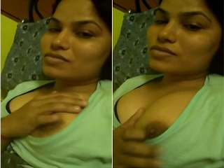 Today Exclusive- CUte Desi Girl Showing her Boobs